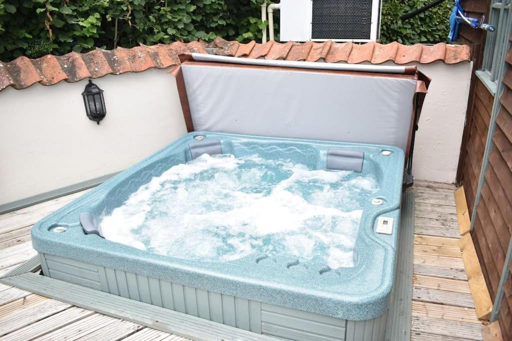 Country House - Pool Jacuzzi - Perfect For Celebrations, Work People شارد المظهر الخارجي الصورة