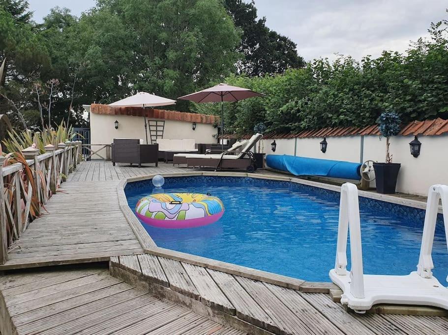 Country House - Pool Jacuzzi - Perfect For Celebrations, Work People شارد المظهر الخارجي الصورة